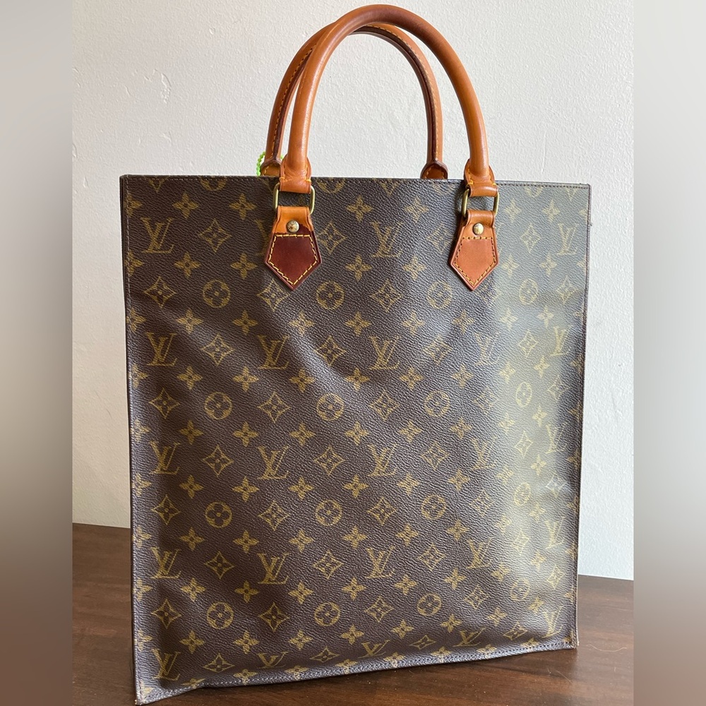 Louis Vuitton Monogram Sac Plat Hand Bag - Vintage
!!Very Good Condition!!